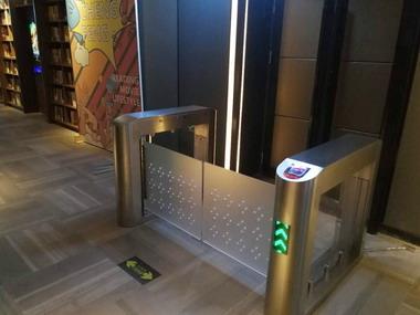 豪華擺閘+二維碼 杭州誠(chéng)晟電影院 (2).jpg